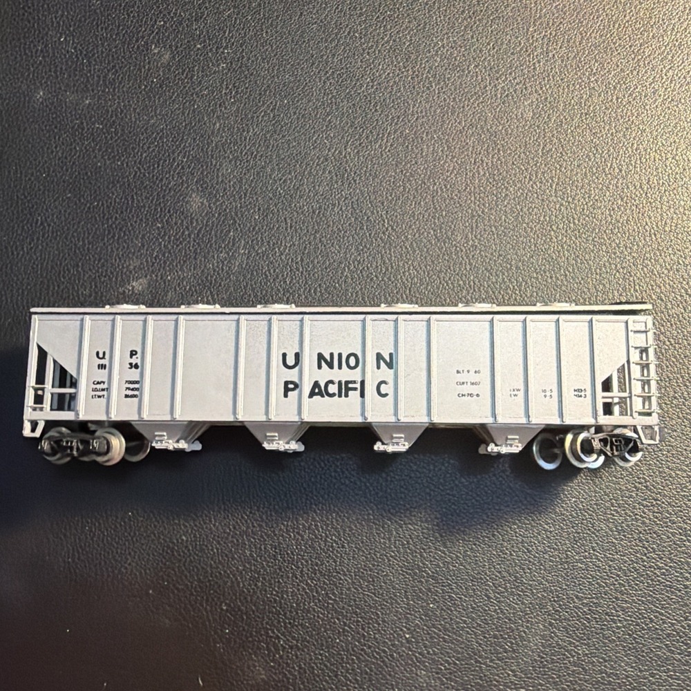 Atlas Union Pacific Railroad Covered Hopper